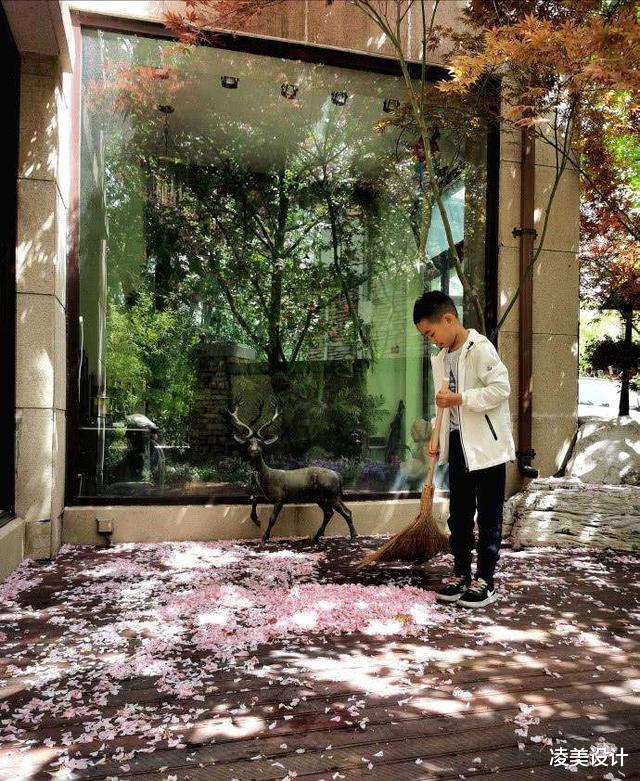 [赵文卓]赵文卓的豪宅，精致小院子设计成亲子园，室内装修豪气又温馨！