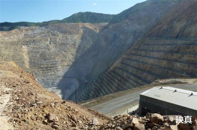 映真|全球最大露天矿，每年利润达200亿，2万矿工及家属享高级待遇