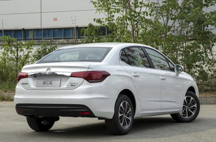 大众朗逸:开完马自达3昂克赛拉,16万再提雪铁龙C4L,车主:六个字