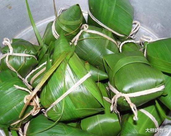 粽子▲粽叶直接用水煮就毁了,大厨教你正确做法,粽叶柔软有韧性!