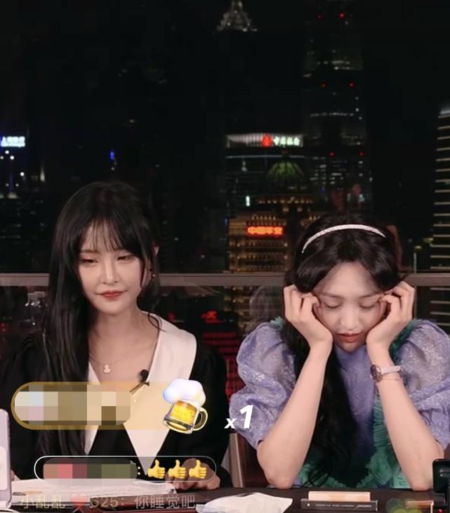 郑爽|郑爽直播生气赶人后，男主播已经原谅郑爽，猫妹妹却面露委屈