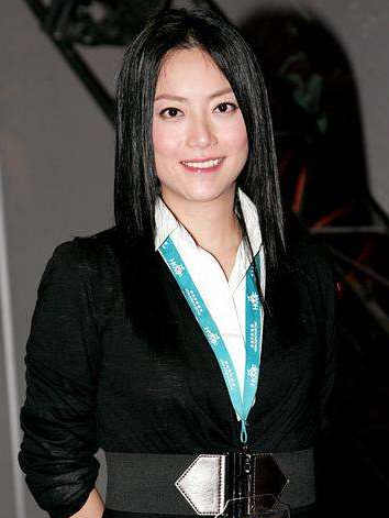 娱乐圈|她分手后才得知怀孕，为女儿戒20年烟瘾，今撑起娱乐圈半壁江山