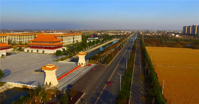 臆说古史|民企“药王”坐拥480亿身家，工厂建得像故宫，却几乎不给员工分红