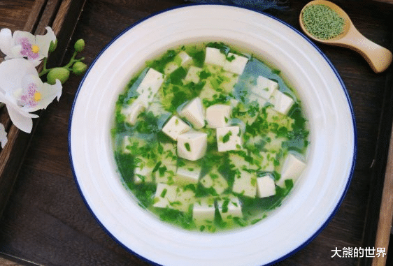 「黄芪」它是“天然泻药”，隔三差五吃一点，排出宿便，体重降到2位数！