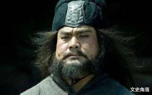 「刘备」被历史骗了千年,其实三国最厉害的人是他,张飞关羽都不值一提