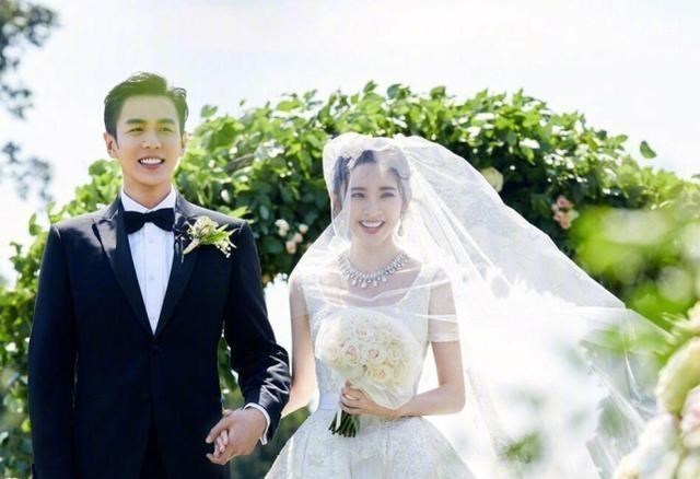 「唐艺昕」张若昀夫妇罕见现身，唐艺昕现身腹部凸起明显，疑进入生产倒计时