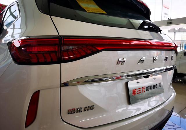 吉利汽车|第三代哈弗H6提车,顶配落地13万,车主:新外观比CRV还帅气!