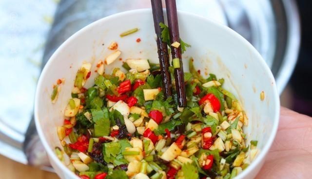 鲈鱼@谷雨别忘了吃这鱼，鲜香爽嫩口感好，20元一斤有点贵，但贵也要吃