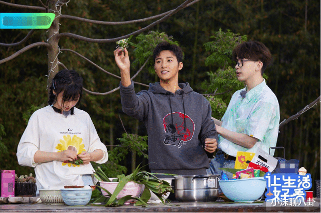 『快乐大本营』《快乐大本营》竞选新的助理主持？伍嘉成呼声最高，仝卓回归无望