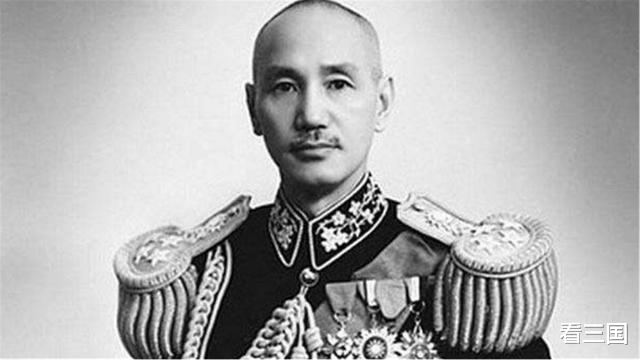 陈毅@他是林彪同窗，老蒋宠将，44岁战死，陈毅从此戴了半生墨镜