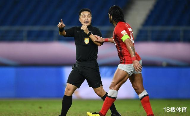 中超|4名裁判将不再执法中超第二阶段比赛，张雷傅明在列