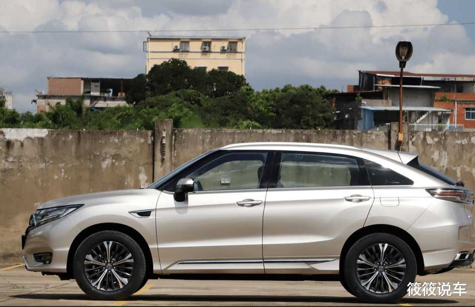 「本田UR-V」本田冠道的“小弟”，2.0T爆272马力，配9AT+四驱，比奥迪Q5L硬朗