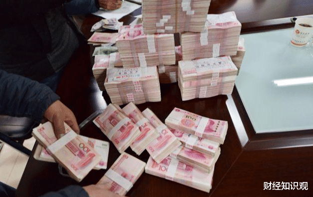 『利息』2020年在银行存20万，每个月有多少利息？