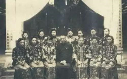 杜月笙|民国军阀姨太的真实容貌：颜值堪比明星，但有一缺陷让人难以接受