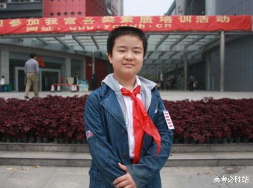 |火遍全国的五条杠队长，高考失利，武大为其降分，破格录取