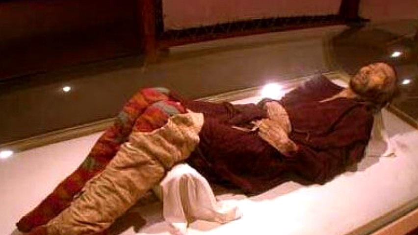 考古|东北挖出一清朝古墓，女墓主身体形态怪异，死因很可怜