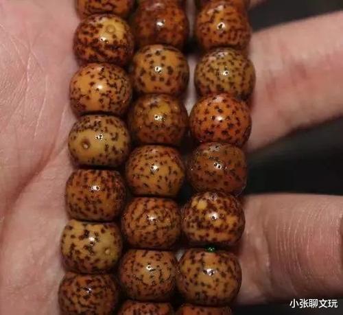 文玩|油汗手适合什么样的手串呢？几十块的手串玩好了能卖到千元