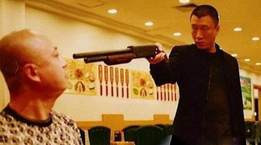 电影|周润发的拿枪,李连杰的拿枪,和孙红雷拿枪,网友:都没有他拿枪霸气威武