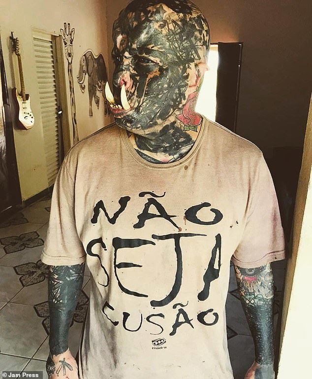 英国英鸟|兽人！巴西男子全身80%纹满纹身，眼球全黑，嘴边还有尖锐獠牙