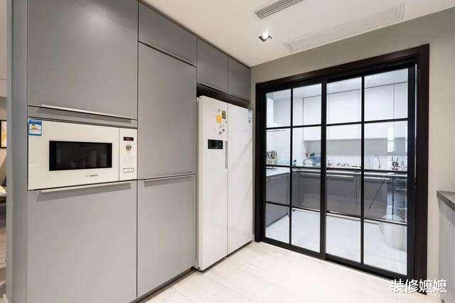 |头一次见厨房装这种推拉门，看完想回家拆了重装，后悔我家装错了