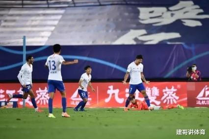 郭田雨|7号对决！韦世豪VS郭田雨！粤媒猜中了7号会进球，却不是韦世豪