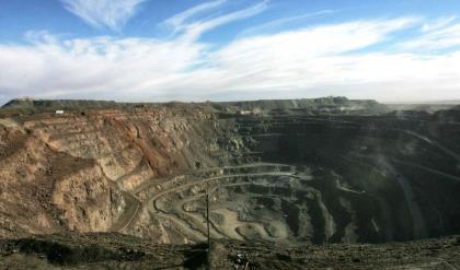 |中国发了! 新发现一座大型稀土矿, 地位堪比航母，美国都眼红了