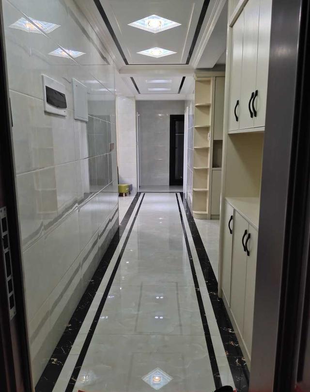 张钧甯|简约新房装修完工，全屋贴瓷砖大气又美观，装修费就花了18万