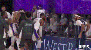 J·R·史密斯|湖人复赛后第一场以4分之差输给独行侠，JR-史密斯投中关键时刻三分球