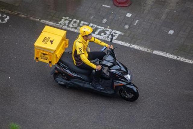 『江宁』女子未点餐被骑手强送外卖:幸好朋友在家,谁泄露了我的住址?