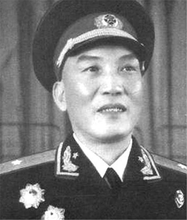 「革命」开国将军离开家乡20年，老母亲路边挂牌找人，上面写着这么一行字