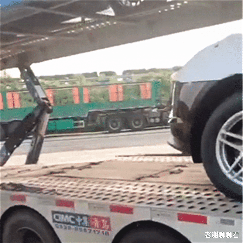 保时捷|高速运送一批保时捷，到站却少了一台卡宴，司机：这都有人偷？