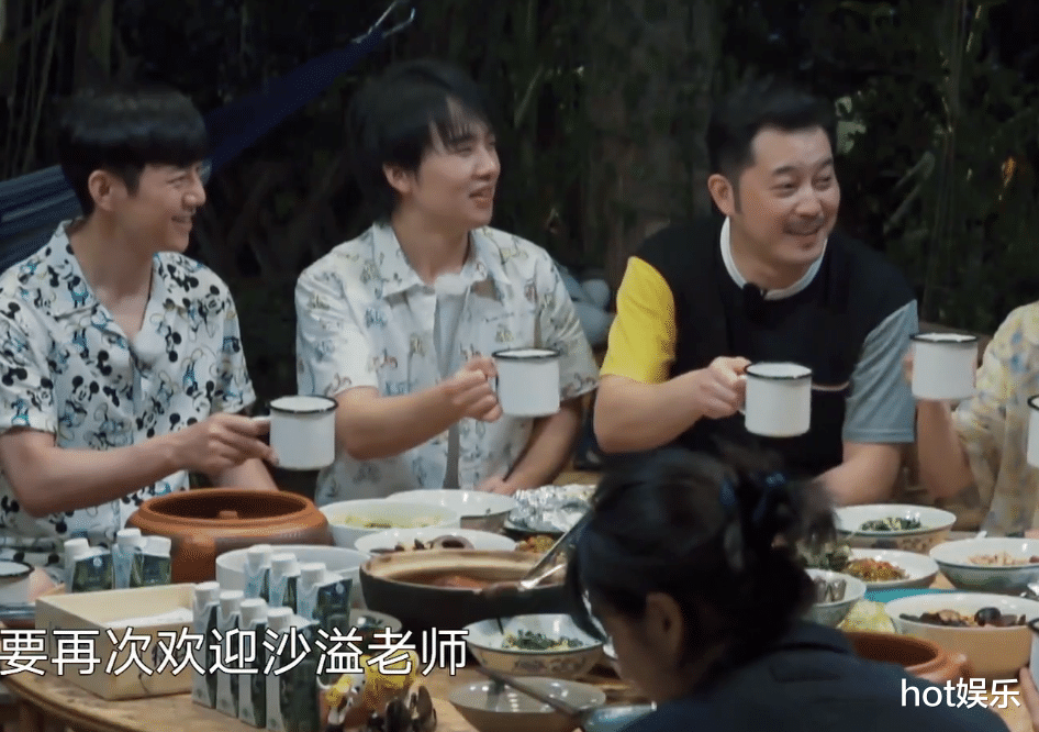 「黄磊」向往的生活：黄磊做饭速度跟不上，节目组又悄悄为嘉宾点外卖
