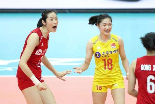 [女排]女排球员衣服不合身，张常宁队服有点紧，身体轮廓明显