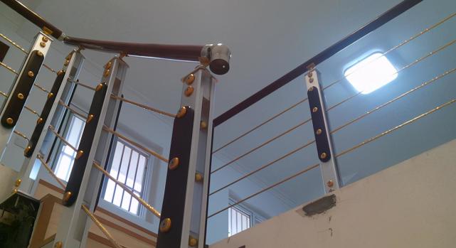 |自己网上买钢架给老房加了个楼梯,完工后老婆夸我真会过日子