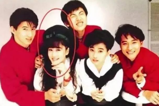 于佳卉|结婚八年丈夫出轨8次，花1亿包养亲闺蜜，43岁时选择烧炭自杀