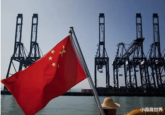 中美|美国已经在准备“后路”了？美媒算了一笔账，世界目光转向东方