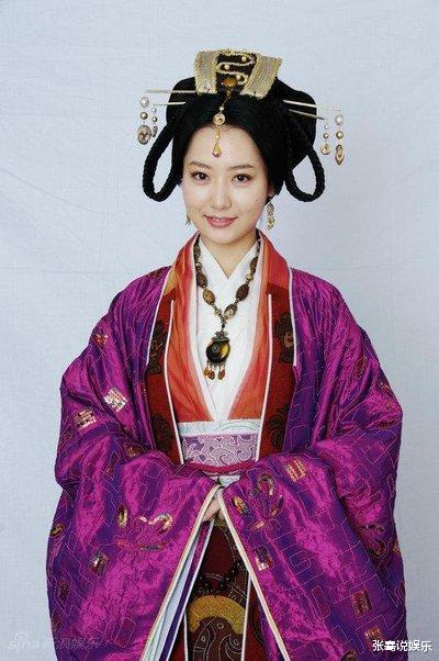 白冰:乘风破浪的白冰,曾在香江引火上身,为求自保选择了婚姻避祸