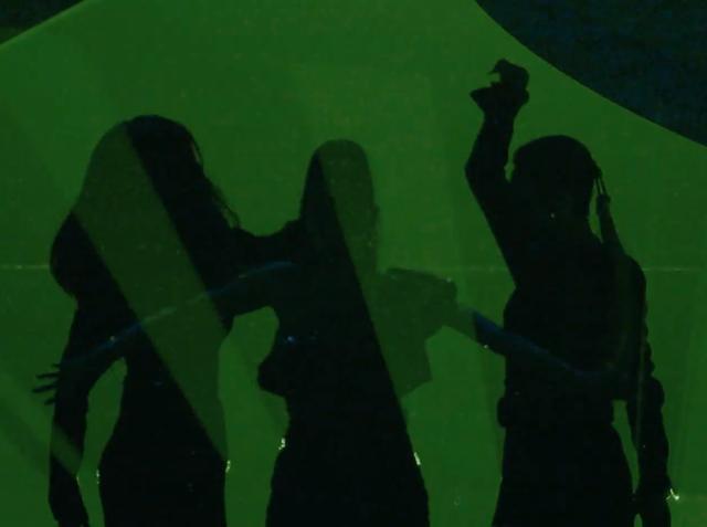 「孟佳」《乘风破浪》二公造型曝光:孟佳阿朵被造型拖累,吴昕成熟风获赞