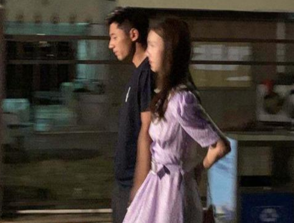 张继科|张继科与陌生女子从小区走出，看清女方是谁，粉丝：早该想到的