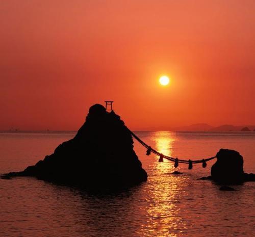 『』秀才落第后看中风水宝地,直接自尽埋葬于此,从此家族富贵800年