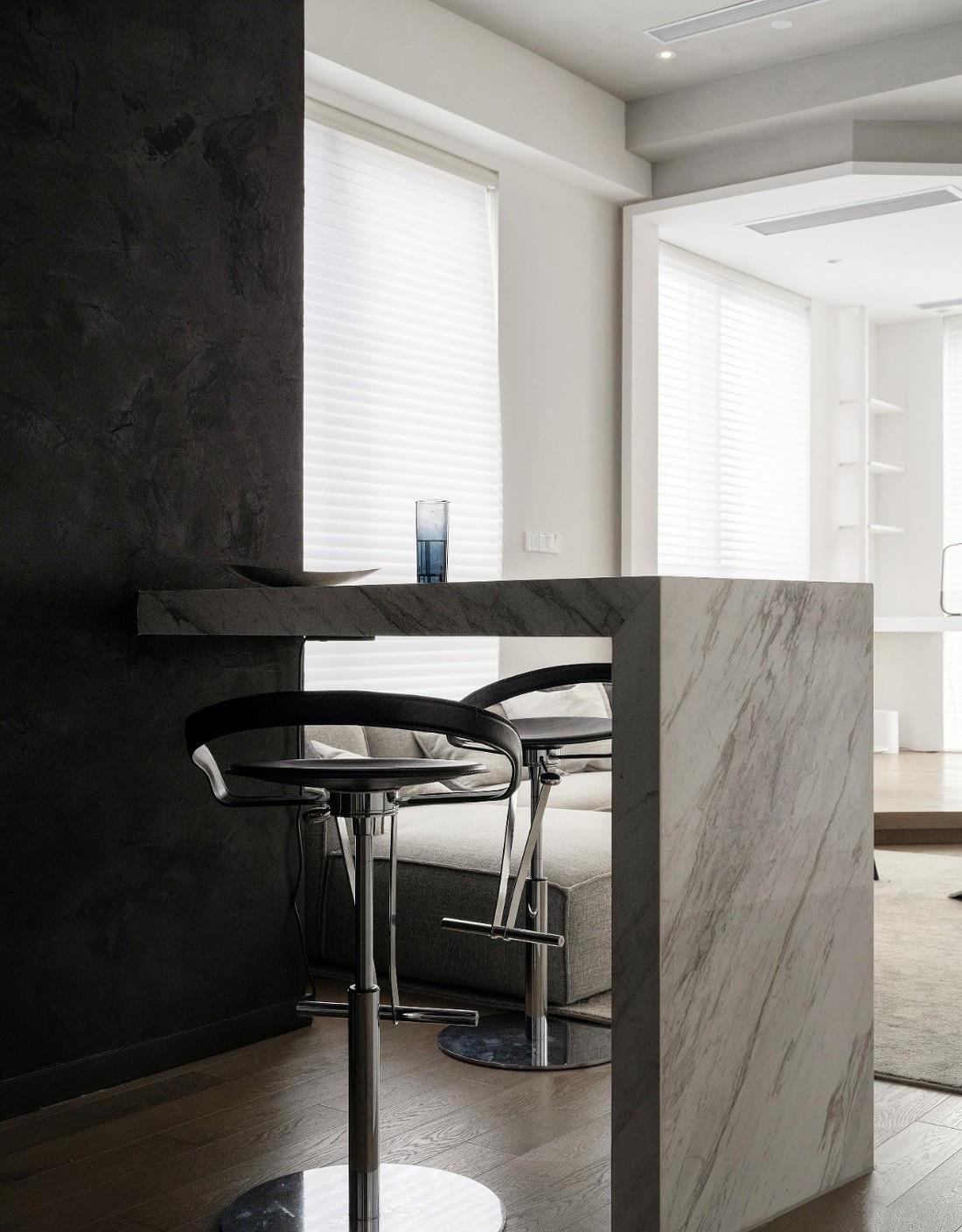 []白墙灰顶，全开放式设计，这套装修太酷了，一眼就爱上，质感满分