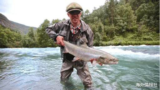 「韩国」挪威三文鱼遭曝光：病鱼长满溃疡，挤成畸形鱼，还想我国继续进口