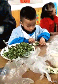 谢霆锋|18岁的蔡徐坤和18岁的谢霆锋,哪个比较帅?有点过分了吧