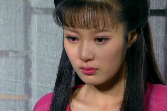 邬靖靖|出道就被姑父捧红，如今姑父改捧小30岁娇妻，她沦落演网剧为生