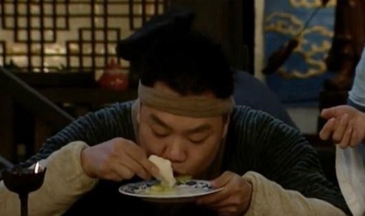 |家有儿女饭菜是假的，还珠格格也是假的，这部剧的饭菜却用真的