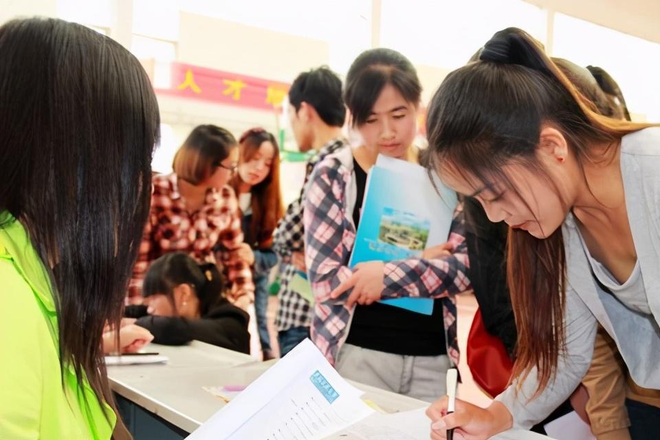 求职|面试官：8斤的酒，只有3斤和5斤的容器，如何平分？回答惊了