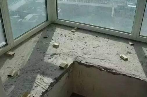 【】工人在窗台装了两个难看的东西，我一跺脚让停工，后来尴尬了！