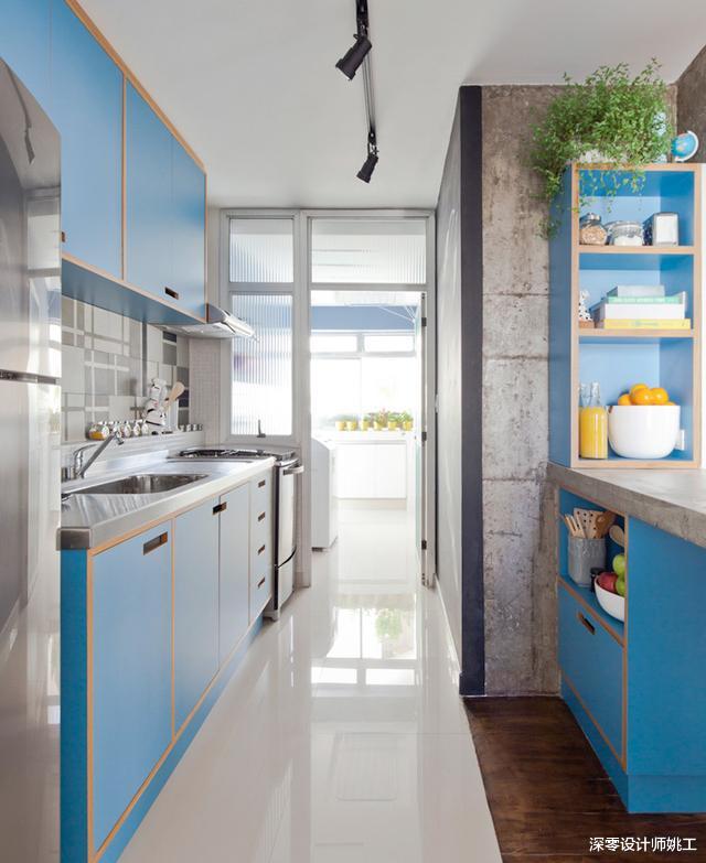 『』早说我也把洗衣机布置厨房了,用玻璃为隔断,比放卫生间看着舒适