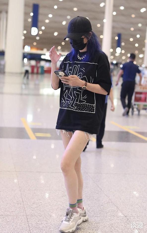 赵薇|43岁赵薇生图曝光太真实,颈部皮肤松弛,瞬间暴露老态