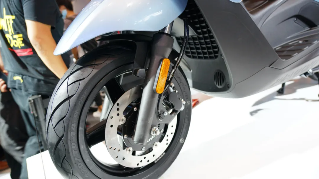比亞喬歐式大踏板X7亮相摩博會，SRMAX同款動力-圖4